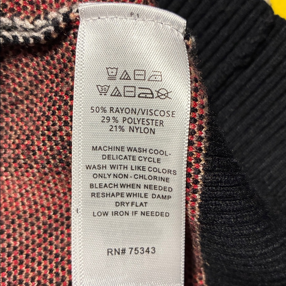 Tahari Women's V-Neck Plaid Sweater - 1X - Picture 7 of 8